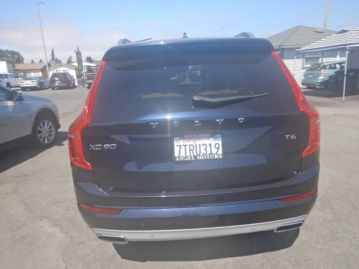 2017 VOLVO XC90 Image 4