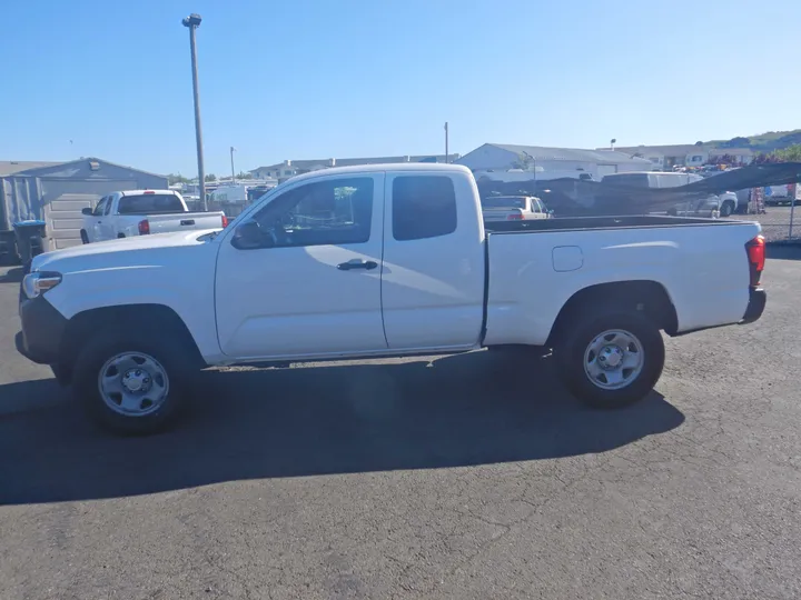 WHITE, 2019 TOYOTA TACOMA ACCESS CAB Image 2