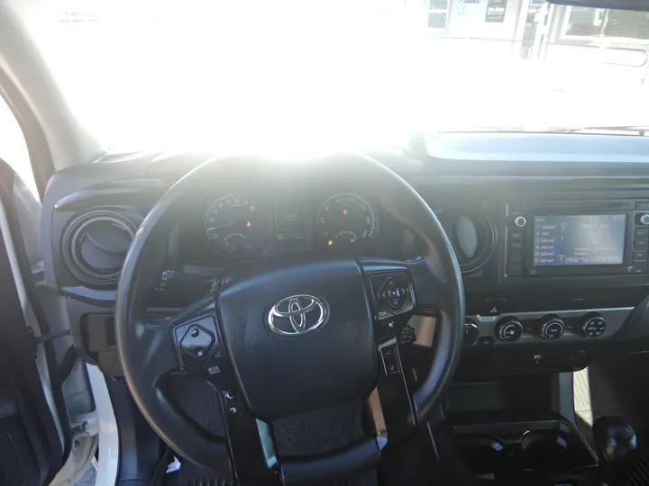 WHITE, 2019 TOYOTA TACOMA ACCESS CAB Image 14