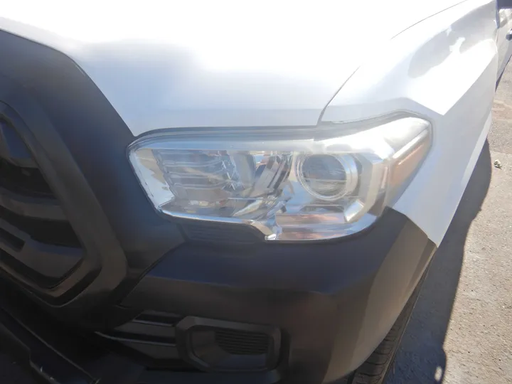 WHITE, 2019 TOYOTA TACOMA ACCESS CAB Image 43