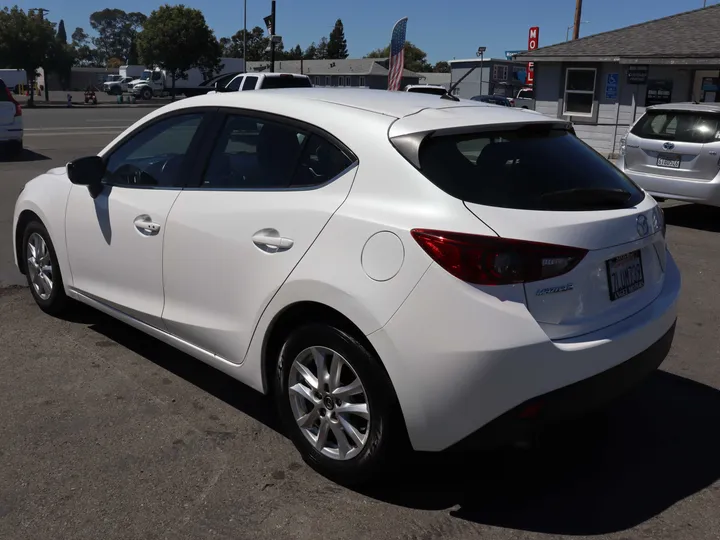 2015 MAZDA MAZDA3 Image 3