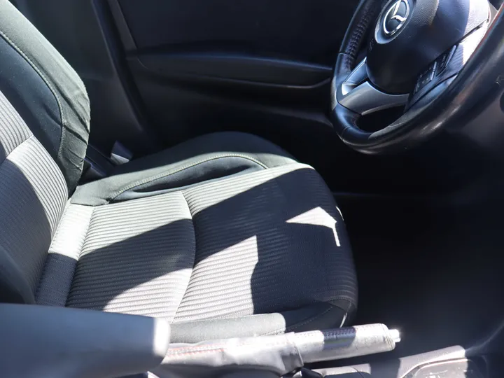 2015 MAZDA MAZDA3 Image 15