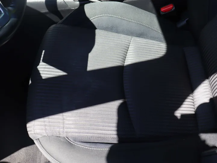 2015 MAZDA MAZDA3 Image 17
