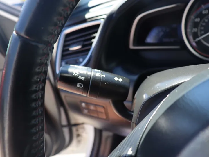 2015 MAZDA MAZDA3 Image 33