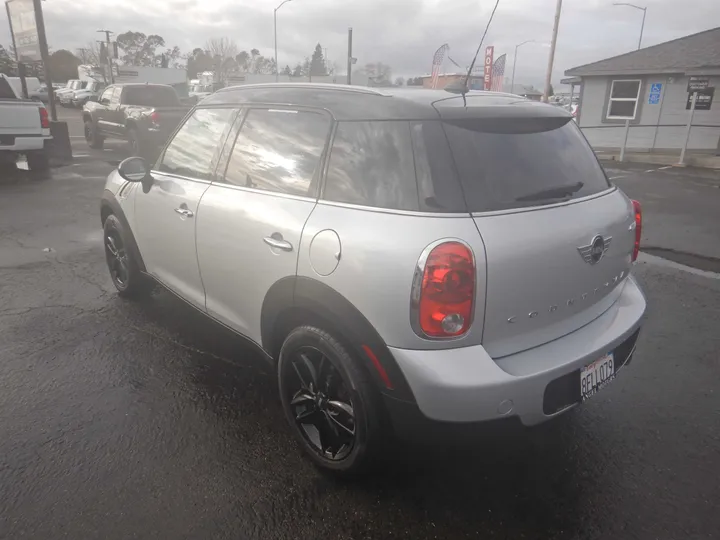 SILVER, 2013 MINI COUNTRYMAN Image 3