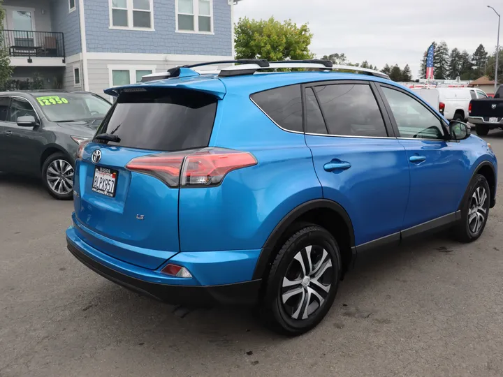 2016 TOYOTA RAV4 Image 7