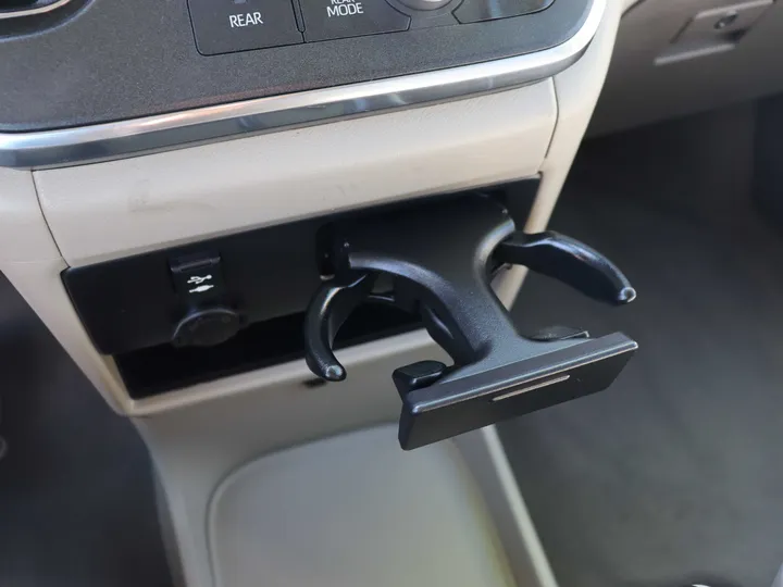 2019 TOYOTA SIENNA Image 39