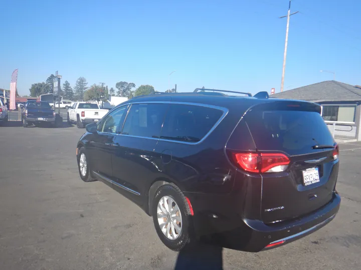 2017 CHRYSLER PACIFICA Image 3