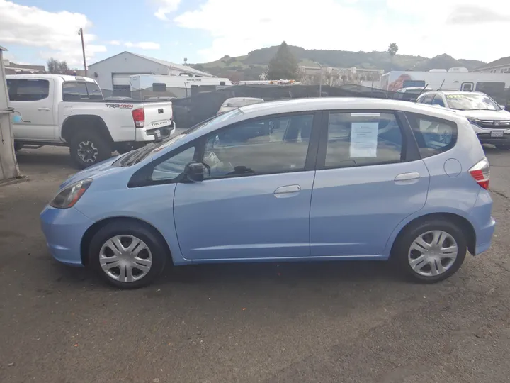 2010 HONDA FIT Image 2