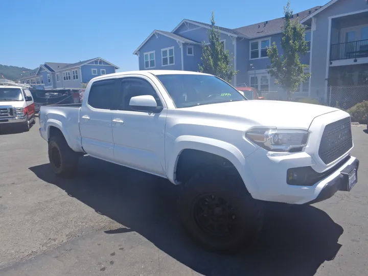 2017 TOYOTA TACOMA DOUBLE CAB Image 9