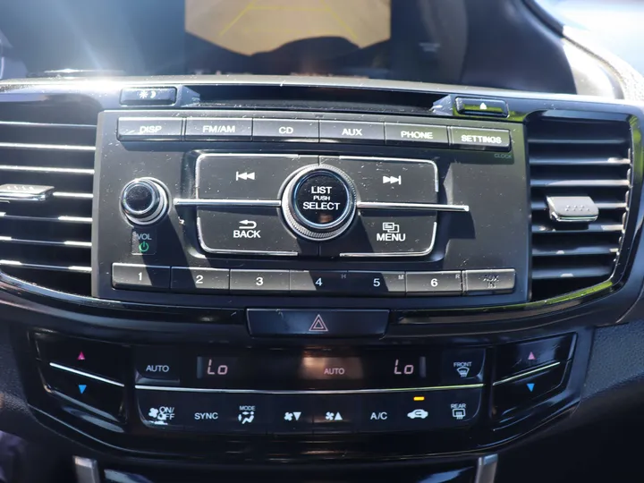 2016 HONDA ACCORD Image 30