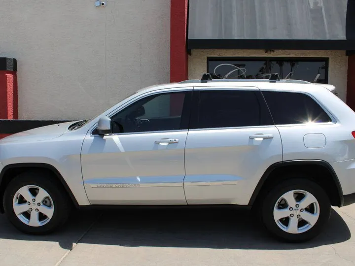 SILVER, 2012 Jeep Grand Cherokee Image 3