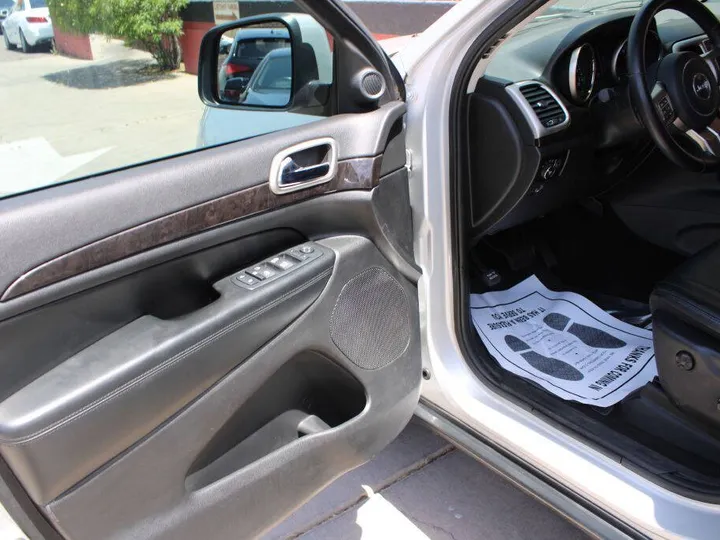 SILVER, 2012 Jeep Grand Cherokee Image 9
