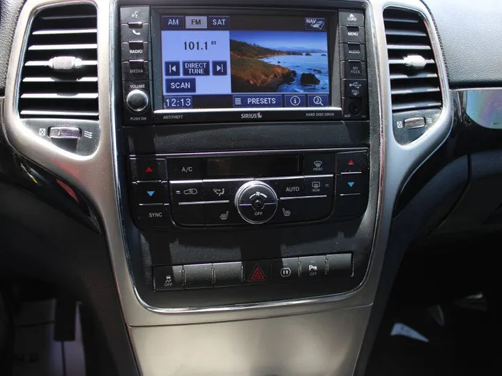 SILVER, 2012 Jeep Grand Cherokee Image 17