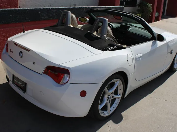 WHITE, 2007 BMW Z4 Image 8