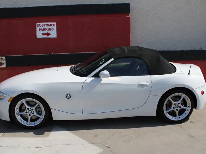 WHITE, 2007 BMW Z4 Image 11