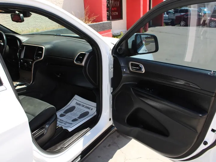 White, 2015 Jeep Grand Cherokee Image 10