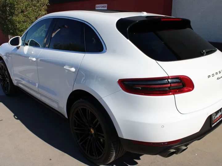 WHITE, 2016 Porsche Macan Image 7