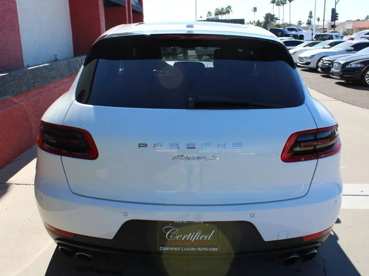 WHITE, 2016 Porsche Macan Image 5