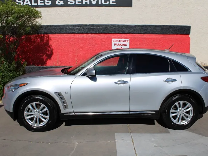 Silver, 2017 Infiniti QX70 Image 7