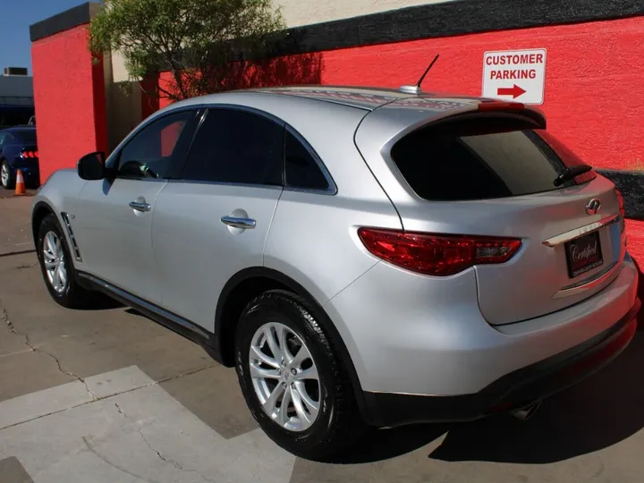 Silver, 2017 Infiniti QX70 Image 8