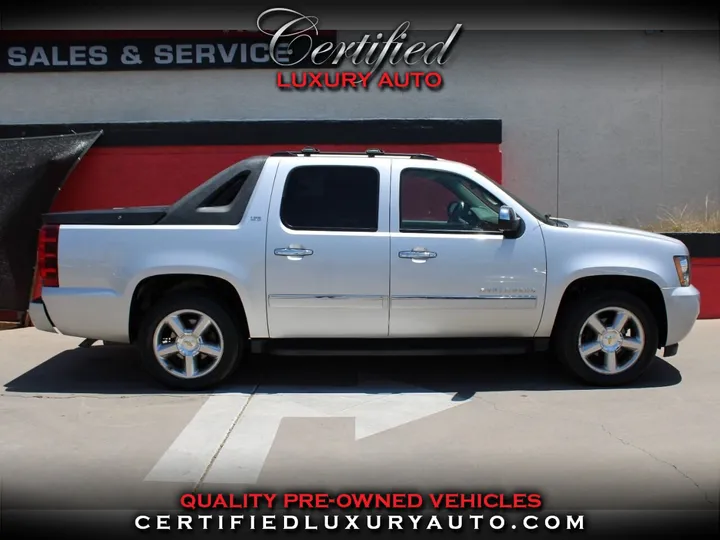 Silver, 2011 Chevrolet Avalanche Image 1