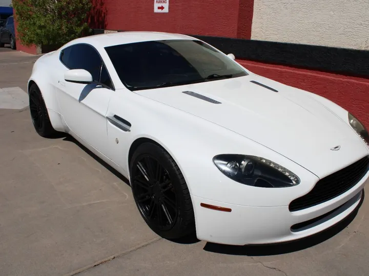 White, 2008 Aston Martin V8 Vantage Image 3