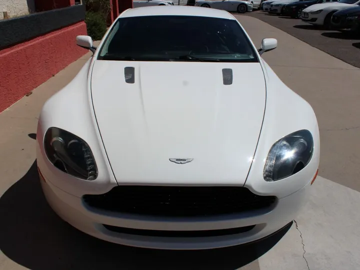 White, 2008 Aston Martin V8 Vantage Image 5