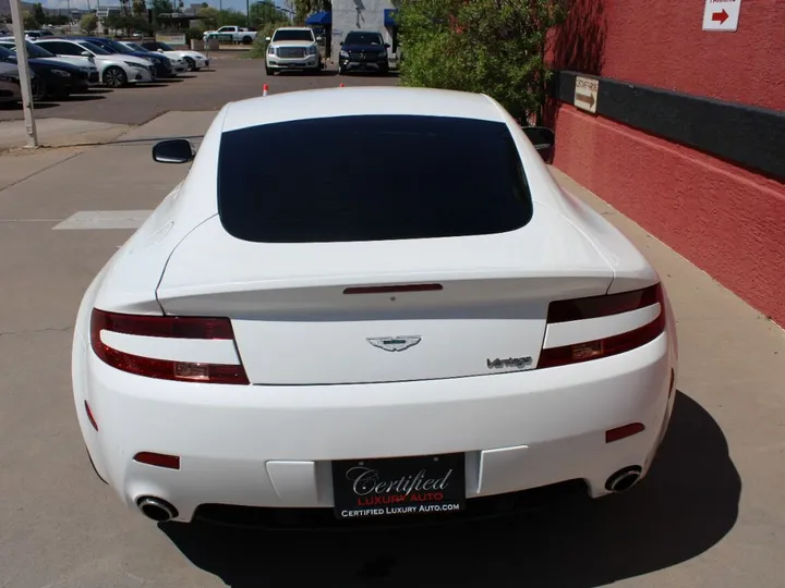 White, 2008 Aston Martin V8 Vantage Image 6