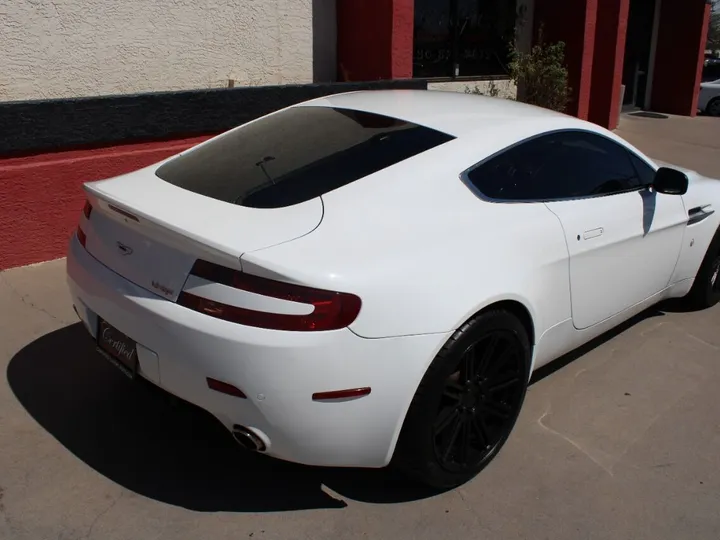 White, 2008 Aston Martin V8 Vantage Image 7