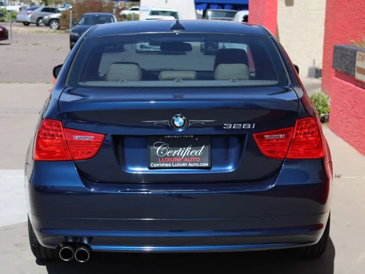 Blue, 2011 BMW 3 Series Image 4