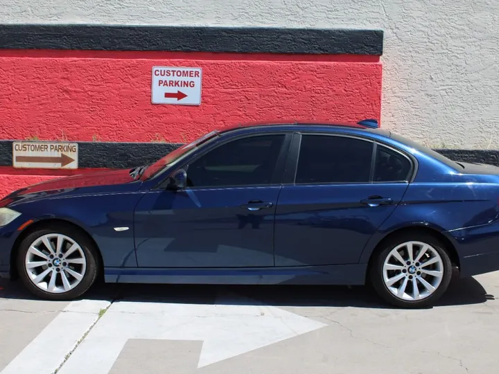 Blue, 2011 BMW 3 Series Image 2