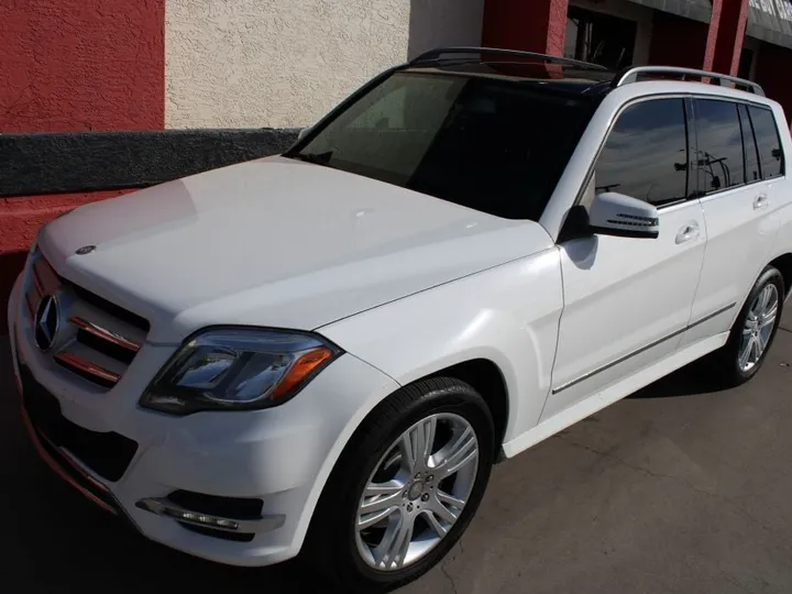 WHITE, 2015 Mercedes-Benz GLK Image 5