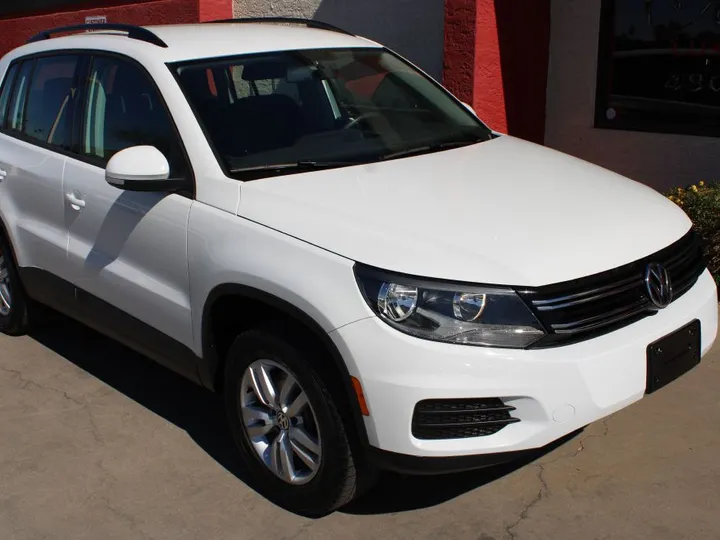 WHITE, 2015 Volkswagen Tiguan Image 5