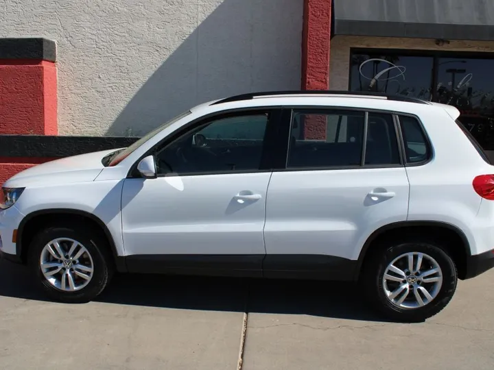 WHITE, 2015 Volkswagen Tiguan Image 2