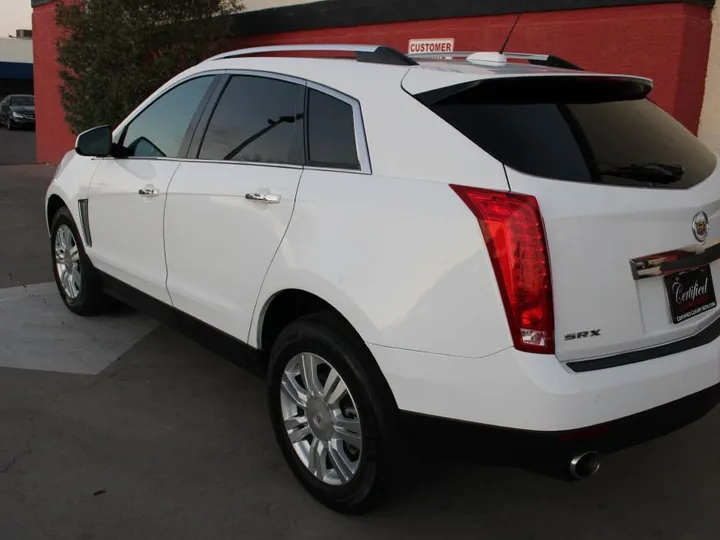 WHITE, 2015 Cadillac SRX Image 8