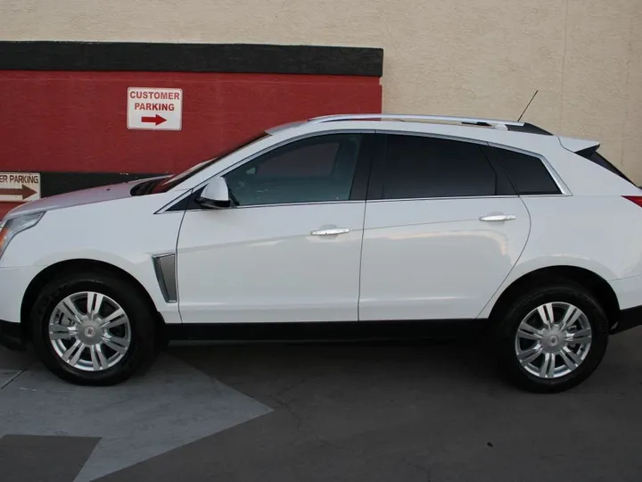 WHITE, 2015 Cadillac SRX Image 2