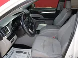 White, 2015 Toyota Highlander Thumnail Image 11