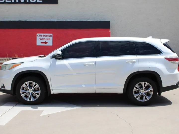 White, 2015 Toyota Highlander Image 2