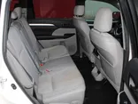 White, 2015 Toyota Highlander Thumnail Image 17