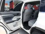 White, 2015 Toyota Highlander Thumnail Image 14