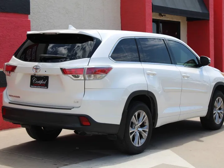 White, 2015 Toyota Highlander Image 8