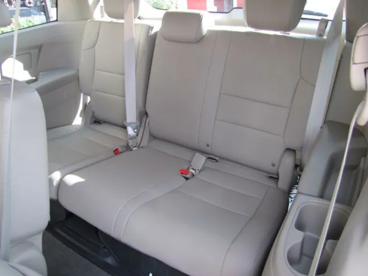 WHITE, 2016 Honda Odyssey Image 14