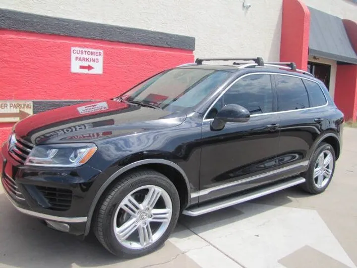 Black, 2016 Volkswagen Touareg Image 6