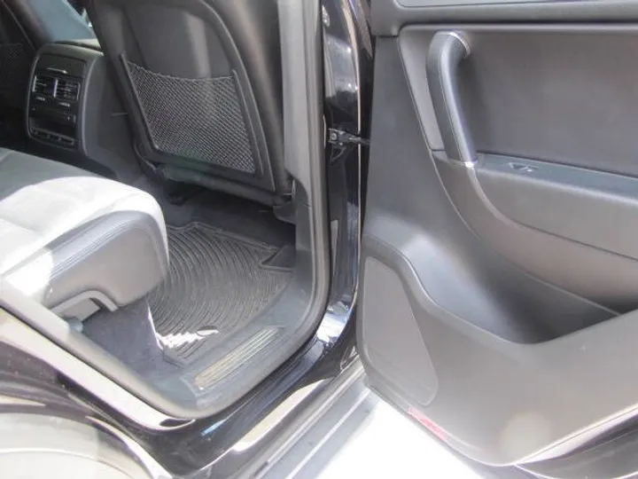 Black, 2016 Volkswagen Touareg Image 15