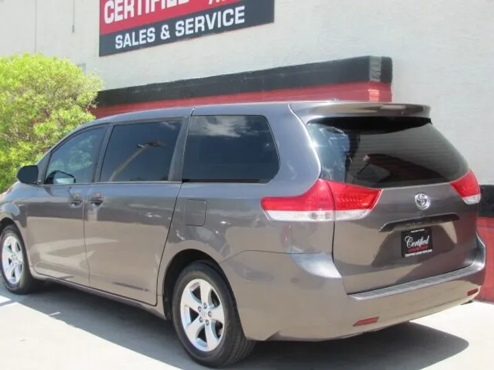 Gray, 2014 Toyota Sienna Image 8