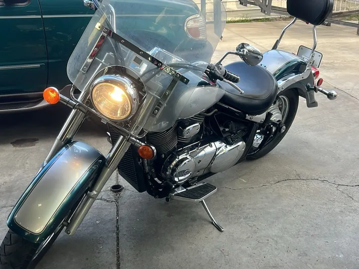 2003 SUZUKI VZ800 Image 1