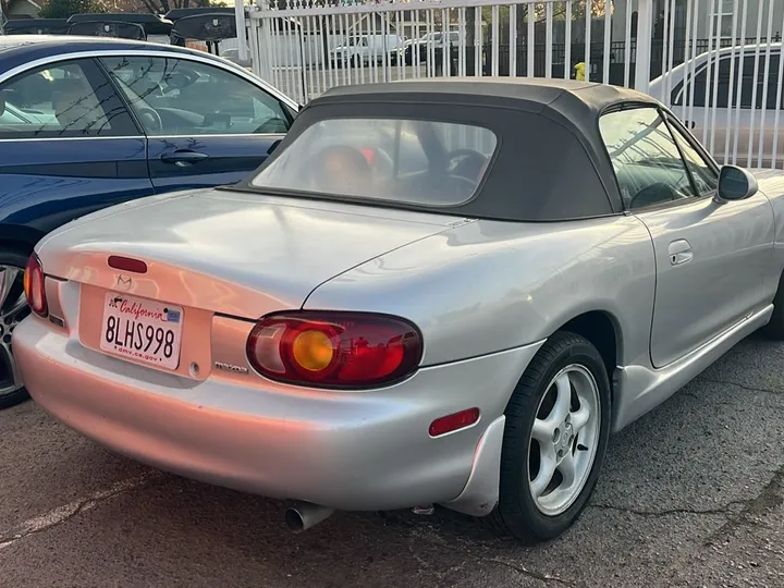SILVER, 1999 MAZDA MX-5 MIATA Image 2