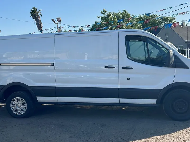WHITE, 2017 FORD TRANSIT 350 VAN Image 2