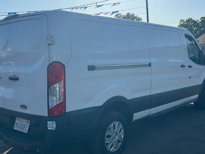 WHITE, 2017 FORD TRANSIT 350 VAN Image 3